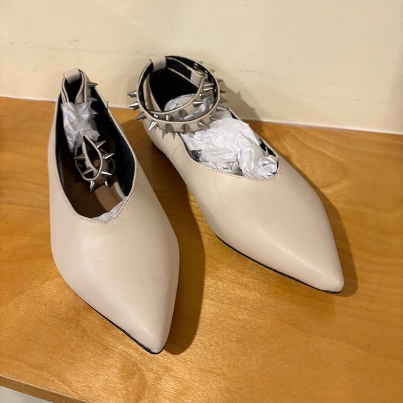 Women's Cream Pointed Flats with Studded Ankle Strap Sz6 - Picture 2 of 8